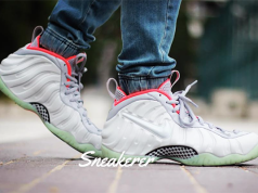 foamposite pure platinum on feet