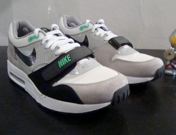 Buy Online nike air max with strap 