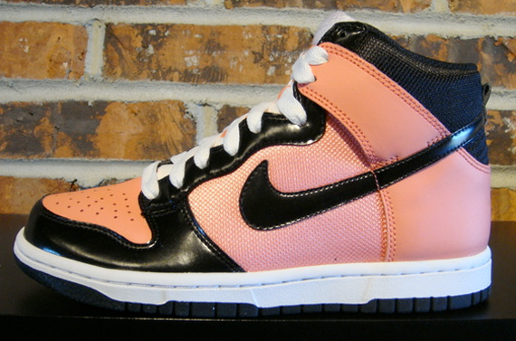 black and peach nike shoes