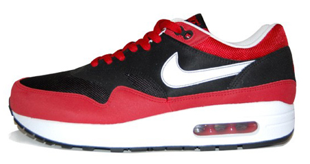 black and red air max 1