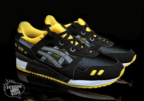 asics black and yellow shoes