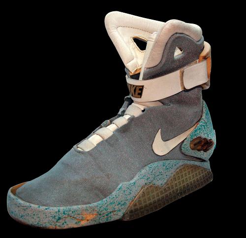 who made the first nike shoe
