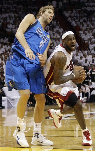 Migración Maravilloso torpe What the Dallas Mavericks Wore to Win the 2011 NBA Championship |  SneakerFiles