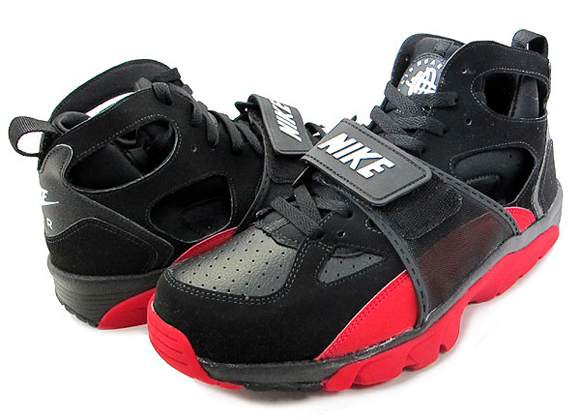 black and red nike trainers