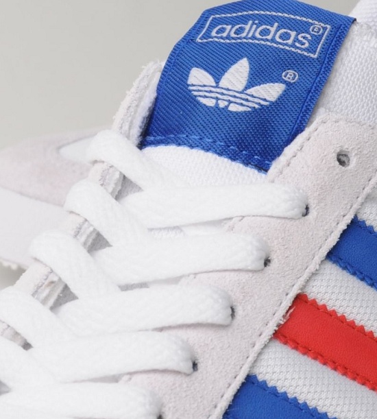 adidas white blue and red stripe courtset trainers
