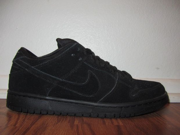 Nike Dunk SB Low 'Black Out' | SneakerFiles