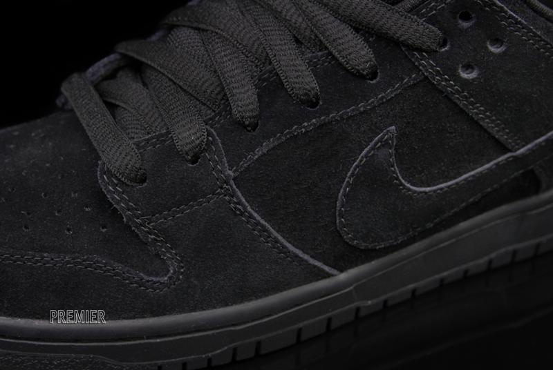 nike sb dunk low blackout