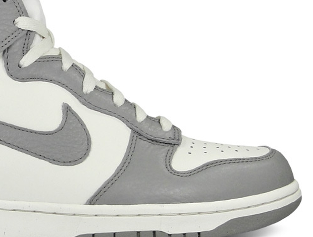 white and grey dunks