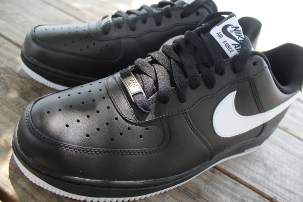 nike air force 1 black with white accents