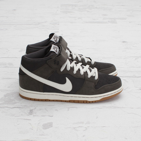 Nike SB Dunk Mid ‘Midnight Fog/Metallic Summit’ at Concepts | SneakerFiles