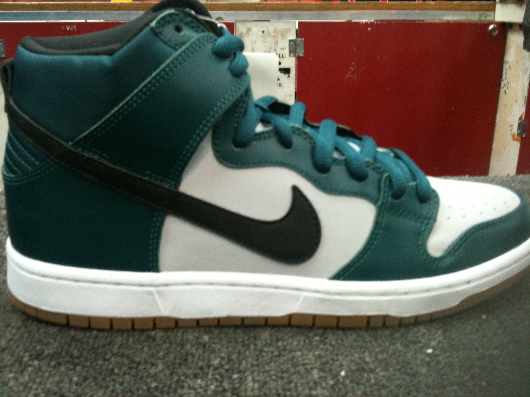 nike dunk forest green