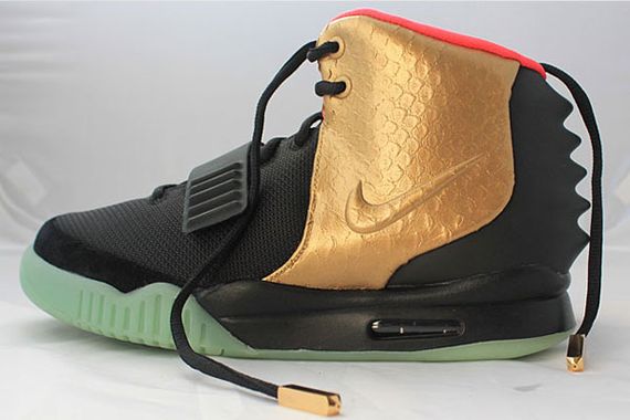 Contradecir medio Movilizar Nike Air Yeezy 2 'Imperial' Custom by PMK | SneakerFiles