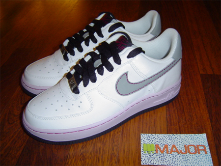 Nike WMNS Air Force 1 – Silver Doll