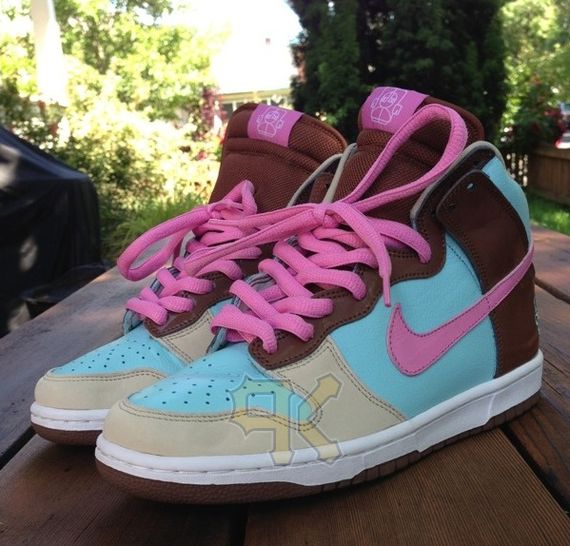 pink and blue nike sb