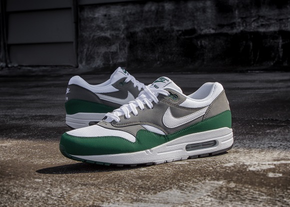 air max 1 green and white