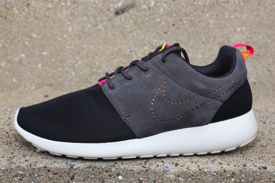 Nike Roshe Run 'Black/Dark Charcoal-Pink'- SneakerFiles
