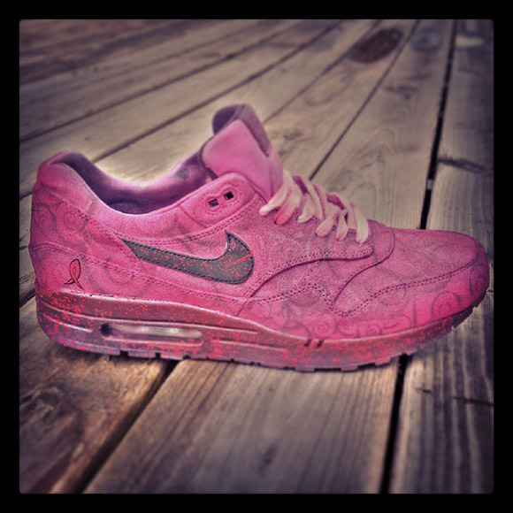 nike zoom breast cancer shoes