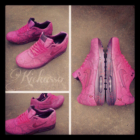 nike breast cancer shoes