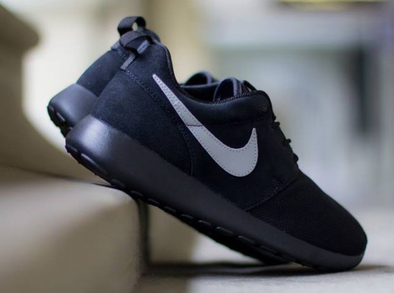 Nike Roshe Run GS 'Black/Metallic Silver' | SneakerFiles