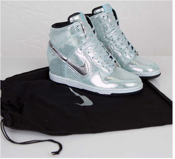 nike dunk sky hi metallic