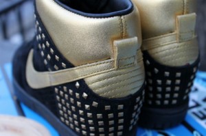 nike studs below 2000