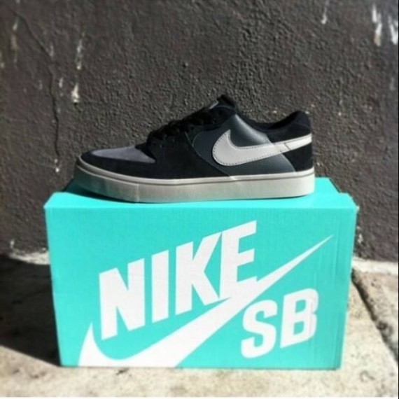 New Turquoise Nike SB Box | SneakerFiles