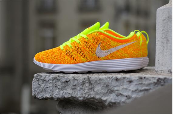 Nike WMNS Lunar Flyknit Trainer “Total Orange/Volt” – More Detailed Pics