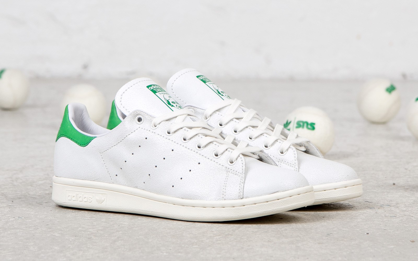 stan smith cracked leather