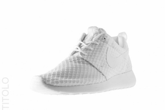 nike roshe run all white