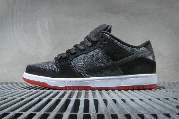 Nike SB Dunk Low Premium Black/ University Red/ Metallic Gold