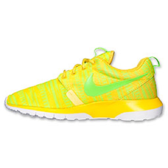 nike roshe yellow