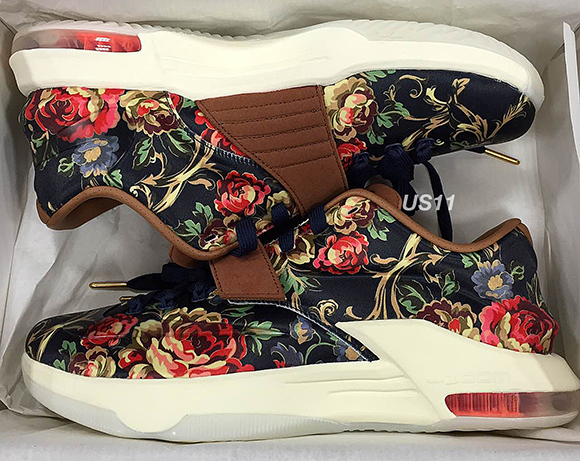 nike air zoom strong floral