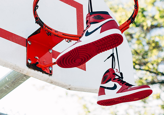 Air Jordan 1 Retro High OG Chicago 2015 | SneakerFiles