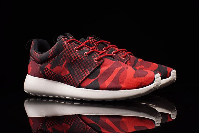 Nike Roshe Run Print Daring Red | SneakerFiles