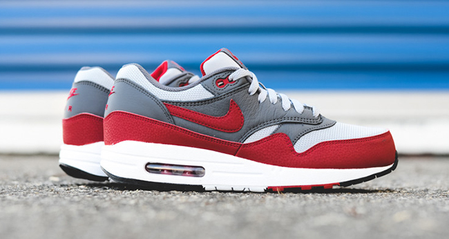 red and white air max 1 mens