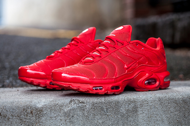 all red air max plus womens
