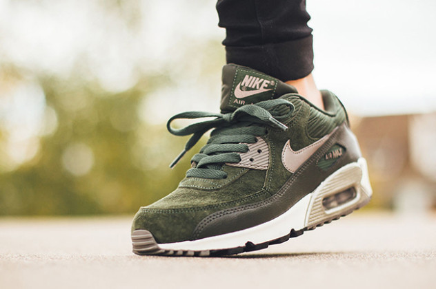 Nike WMNS Air Max 90 Leather Carbon Green | SneakerFiles