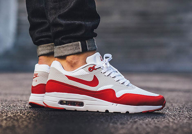 air max 1 red on feet