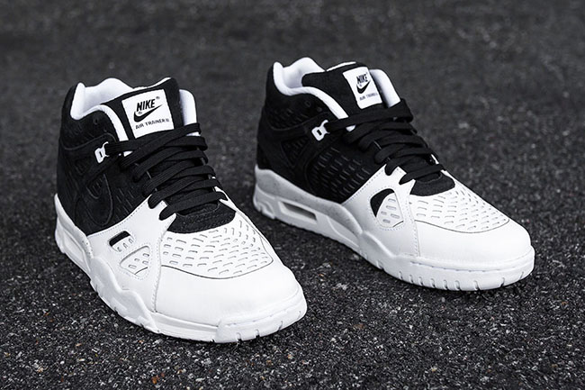 black and white nike air trainers