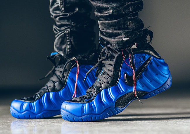 foams black and blue