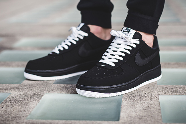 black air force 1 with white laces