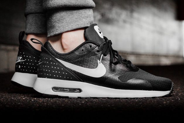 nike air max tavas black and white