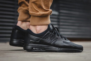 air max zero triple black