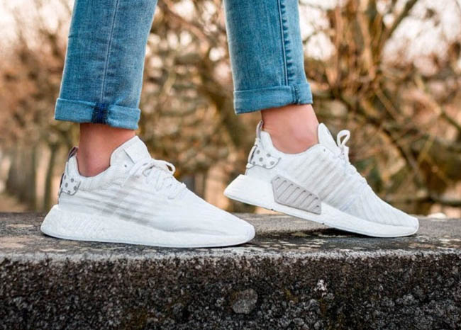 all white nmd r2