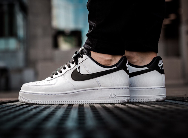 air force 1 low black on feet