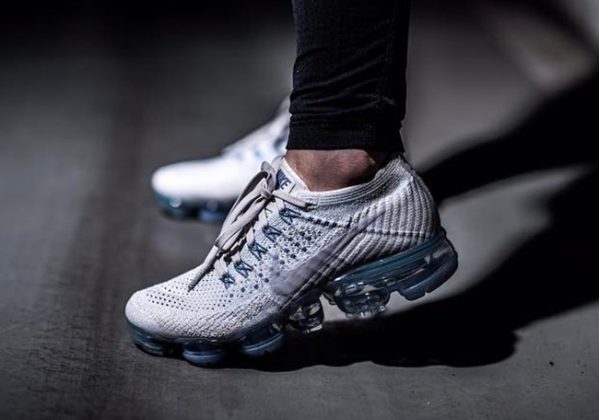 nike vapormax women's white and blue