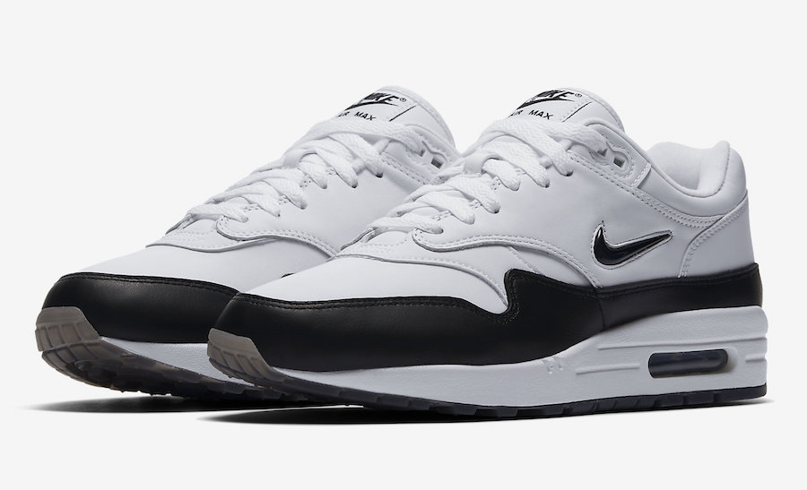 black and white air max 1