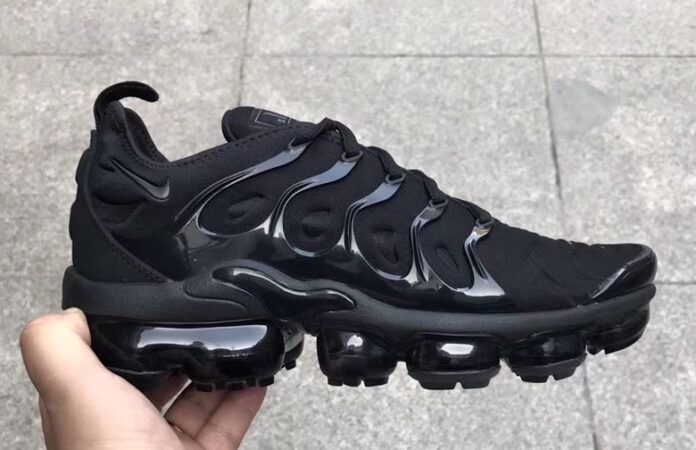 nike vapormax triple black 3.0