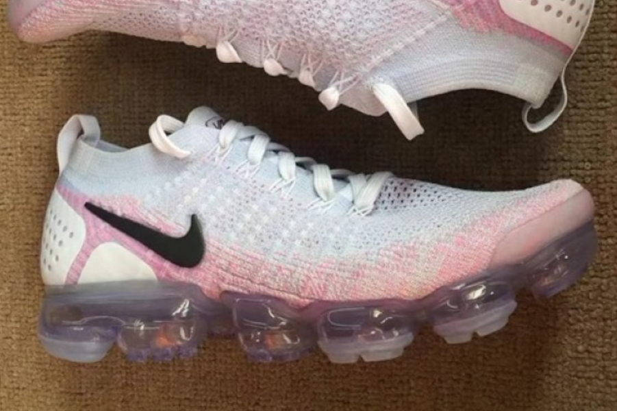 nike air vapormax pink and white