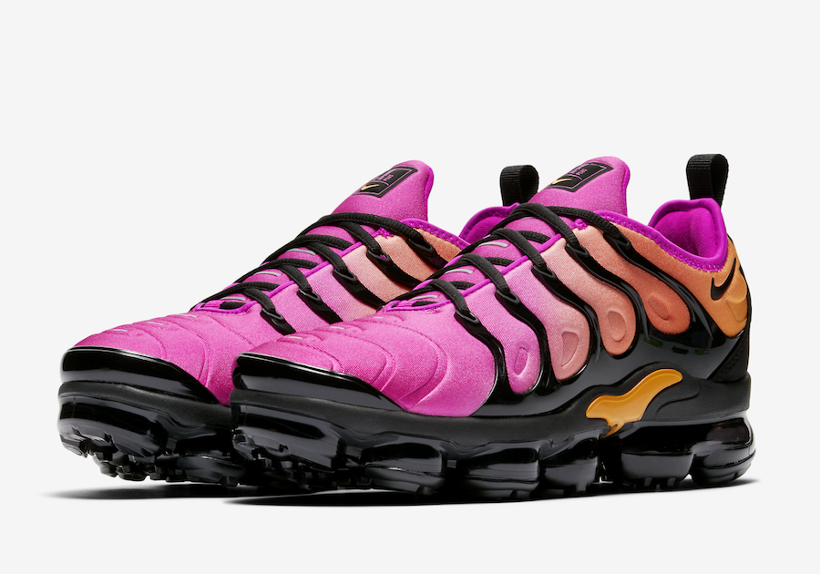vapormax plus white and pink